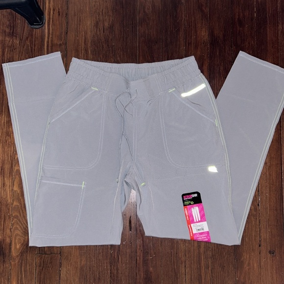 SOLD - Scrubstar Women's Active Stretch Fabric 3 Pocket V-Neck Scrub Top Gray - Picture 14 of 15